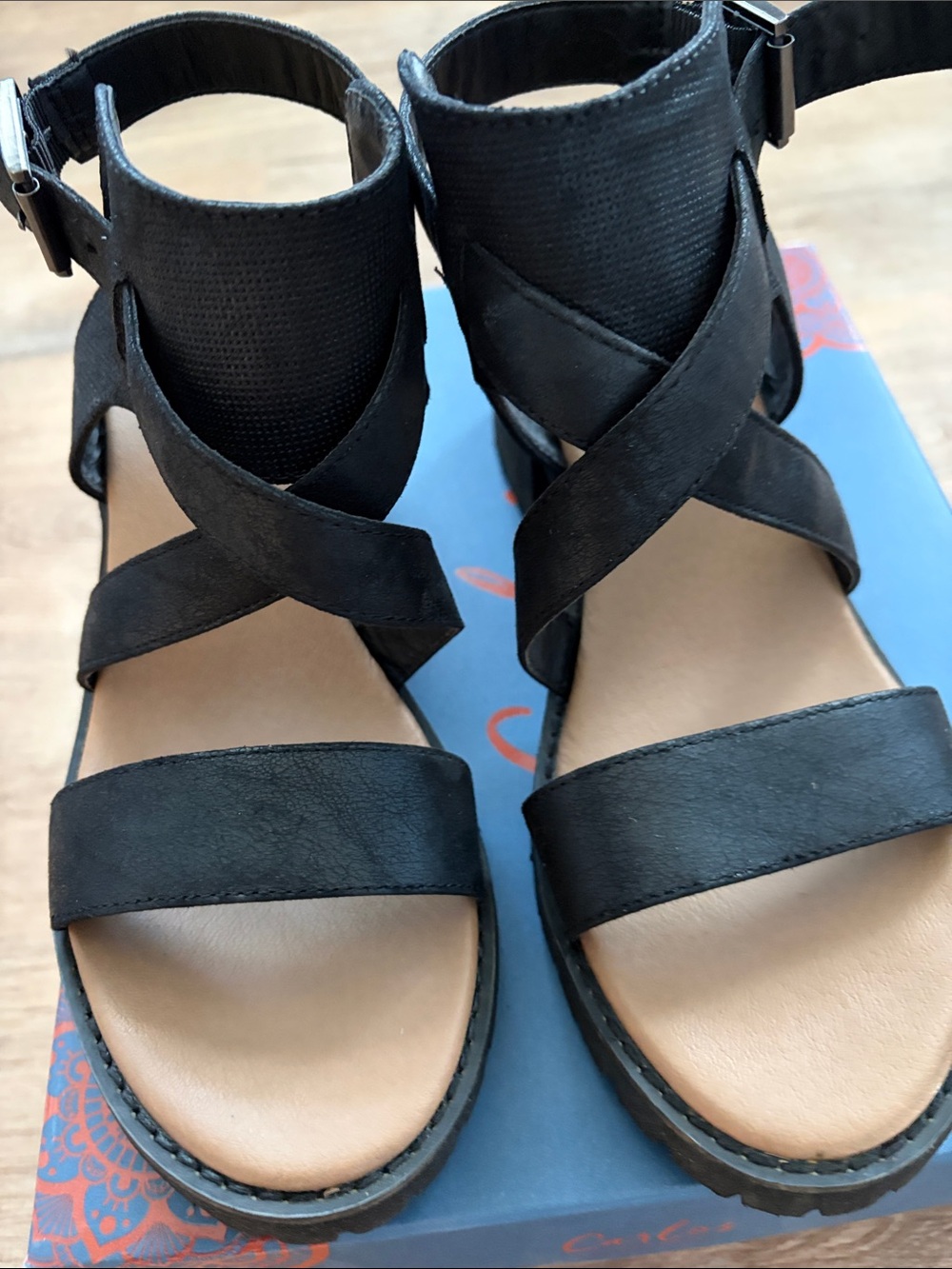 Carlos by Carlos Santana Black Strappy Lug Heel Sandals - Picture 3 of 7